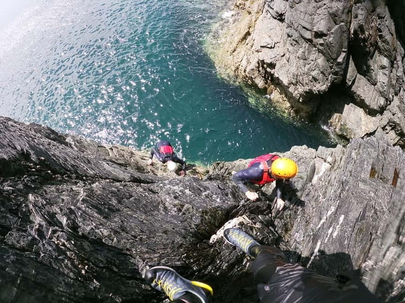 North Wales: Extreme Coasteering with Cliff Climbing & Jumps - How the cliff jumps work