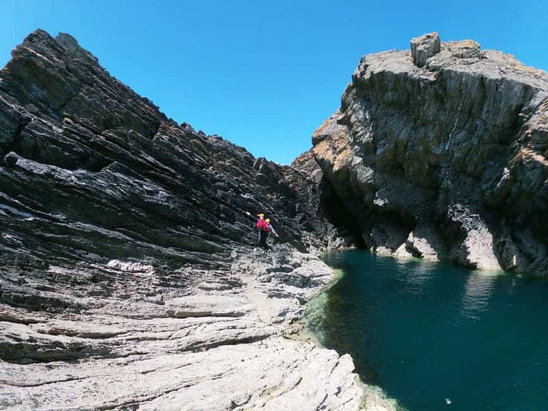 North Wales: Extreme Coasteering with Cliff Climbing & Jumps - The guides and the private-group advantage