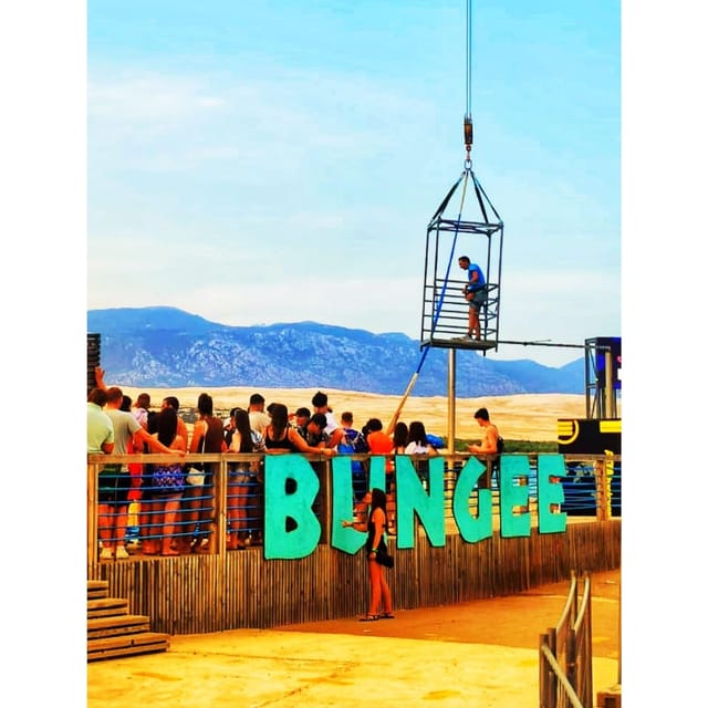 Novalja: Zrce Beach Tandem Bungee Jumping Experience - Meeting the instructor and preparing for the leap