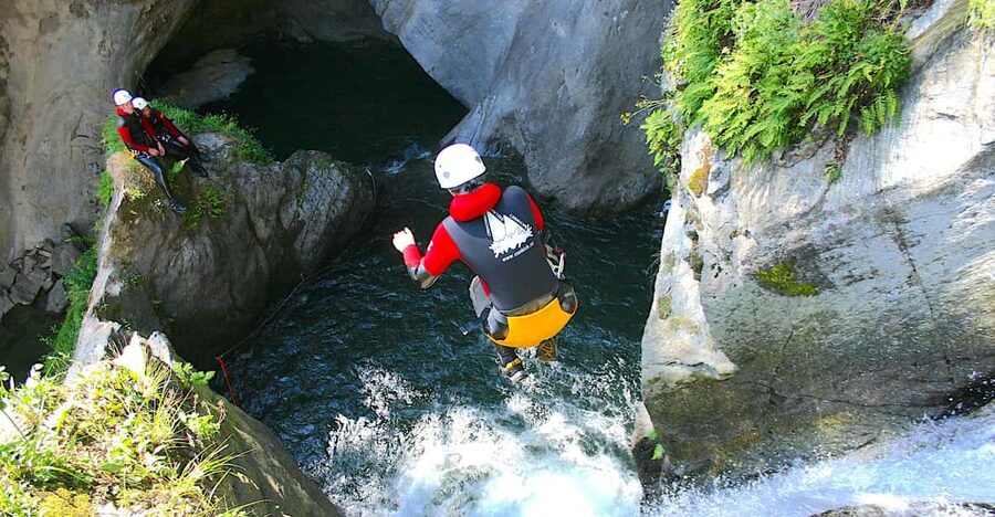 Ötztal: Advanced Canyoning at Auerklamm - The approach through Tyrolean heat