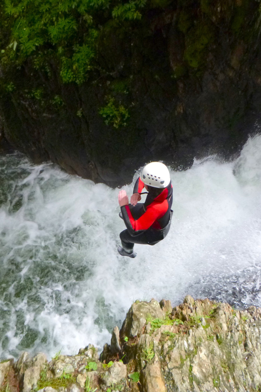 Ötztal: Canyoning at Alpenrosenklamm for Beginners - The final 10-meter abseil and return
