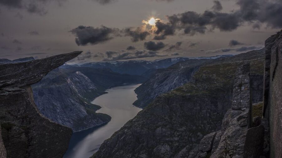 Overnight: Trolltunga Via Ferrata Sky Ladder Glamping - Who should book this experience?