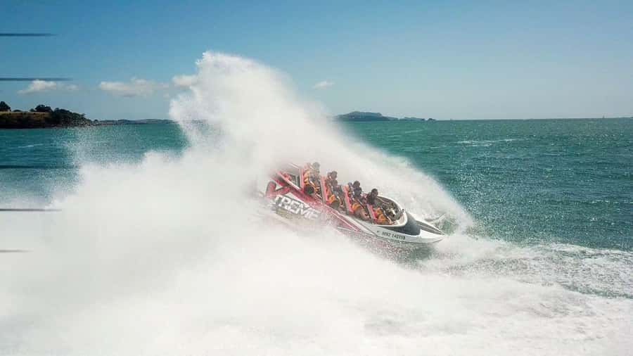 Paihia: Bay of Islands 30-minute Adventure Jet Boat Trip - Gearing up for speed and spray