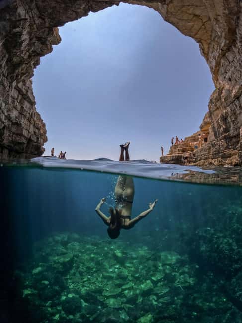 Pula: Kayaking,Snorkeling, Cliff jumping Tour with Wetsuit - Water, beer, and a welcome pause