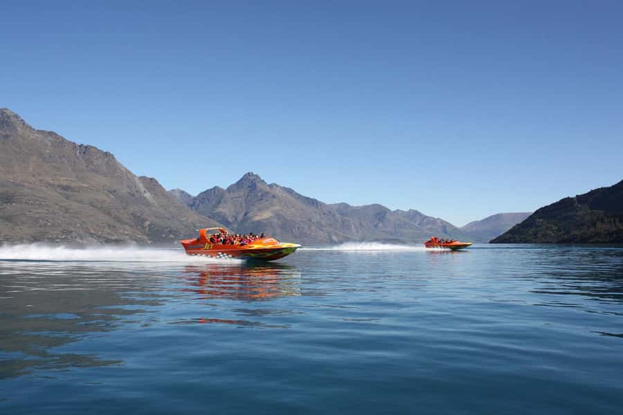 Queenstown: Jet Boat Adventure with Thunder Jet - From town to Lake Wakatipu at 95 kilometers per hour