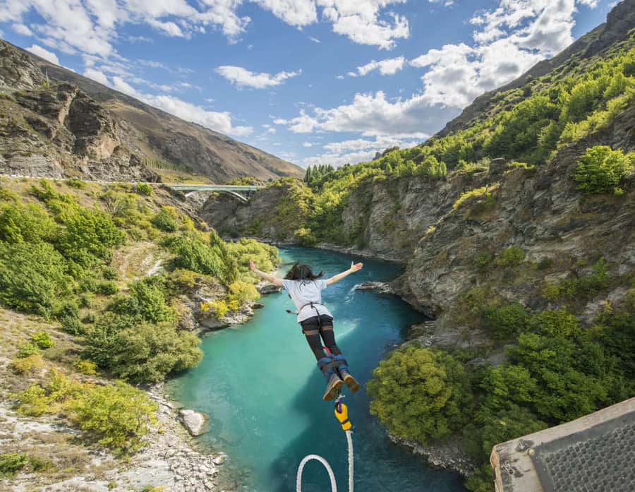 Queenstown: Kawarau Bridge Bungy - World's First Bungy! - Why Kawarau Bridge makes this jump special