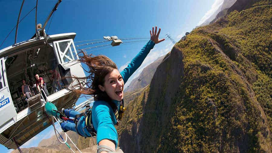 Queenstown: Nevis Bungy - Australasia's Biggest Bungy! - Leaving Queenstown for the Nevis Valley