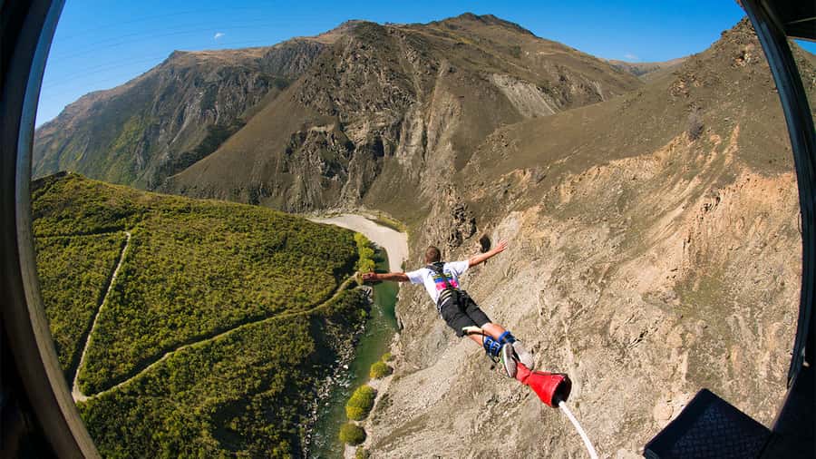 Queenstown: Nevis Bungy - Australasia's Biggest Bungy! - The 4WD road and the Nevis scenery