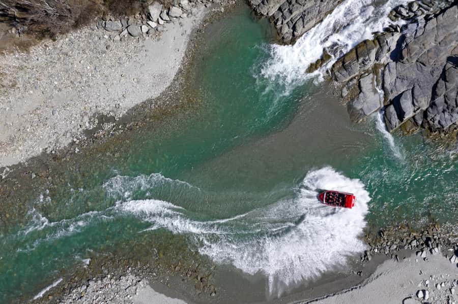 Queenstown: Shotover River Extreme Jet Boat Experience - The guide commentary adds more than jokes