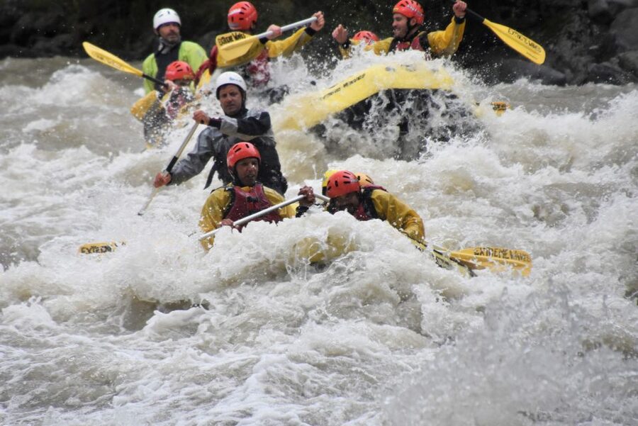 Rafting Classic, with Extreme Waves - Learning to paddle as one crew