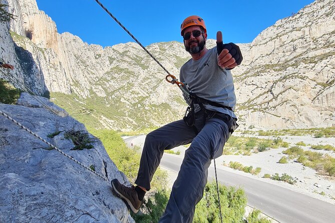 Rappelling Class, an Exciting Experience - Timing, Transport, and Group Size