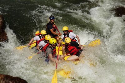 Royal Gorge Rafting Half Day Tour (FREE wetsuit use!) – Class IV Extreme fun!