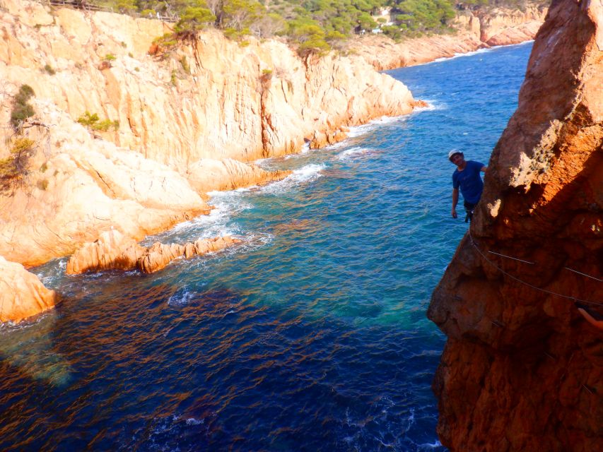 Sant Feliu de Guixols: Climb Via Ferrata Cala del Molí - Meeting at Calle Sicilia and getting ready