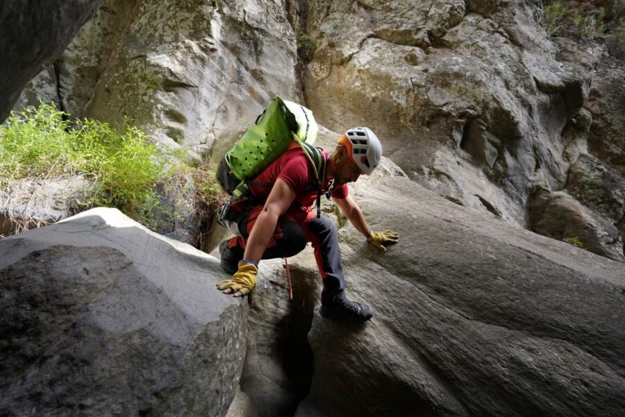 Santa Cruz de Tenerife: Vilaflor Canyoning Tour - Five minutes to the first 20-meter rappel