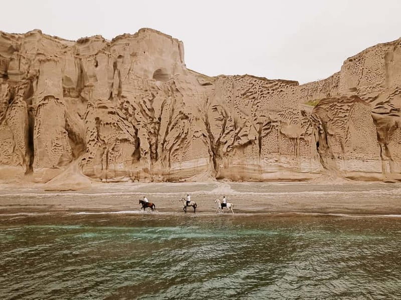 Santorini: Extreme Horse Safari with Beach Gallop - Horses, saddles, and the practical riding details