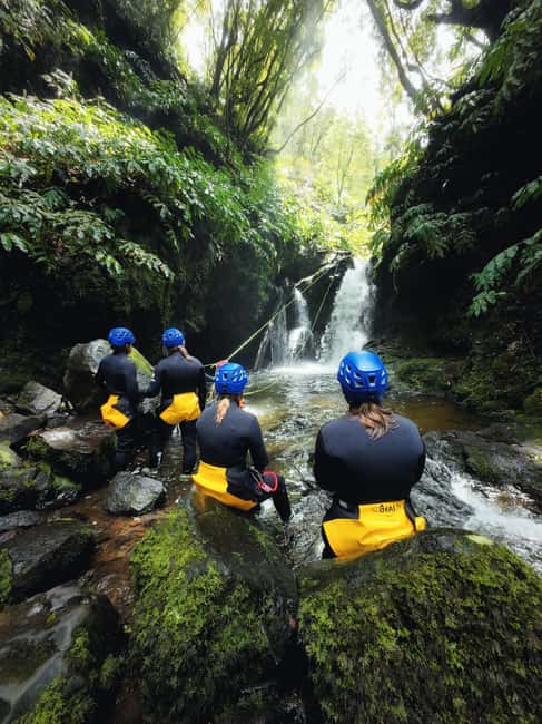 São Miguel: Level 1 Canyoning in Ribeira dos Caldeirões - Getting ready for the first waterfall