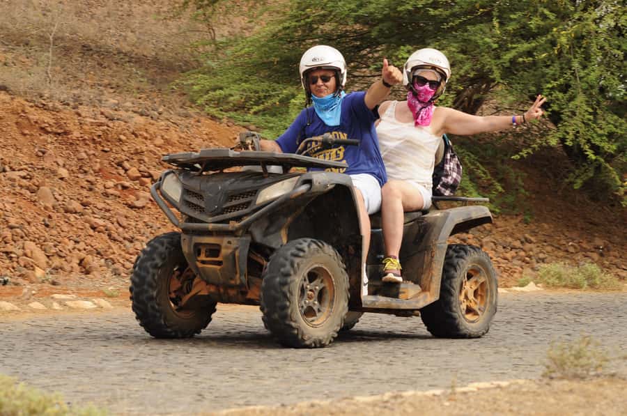 São Vicente: Quad Bike Tour in Mindelo - 4 Hours Adrenaline - Returning to Mindelo through colonial streets and the Fish Market