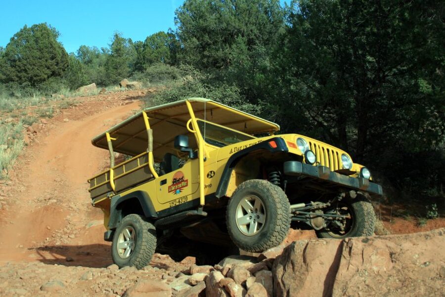 Sedona: PRIVATE Extreme Diamondback Gulch 4x4 Jeep Tour - The high desert and the Red Rock Range