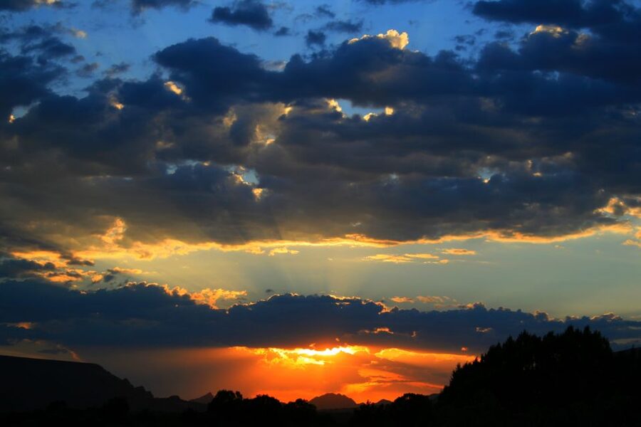 Sedona: PRIVATE Extreme Diamondback Gulch 4x4 Jeep Tour - Who will enjoy this extreme 4x4 tour