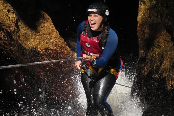 Short Canyoning Trip in The Crags - Swimming and hiking through the freshwater pools