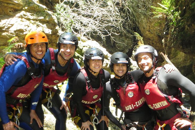 Short Canyoning Trip in The Crags - Choosing between the cliff jump and the abseil