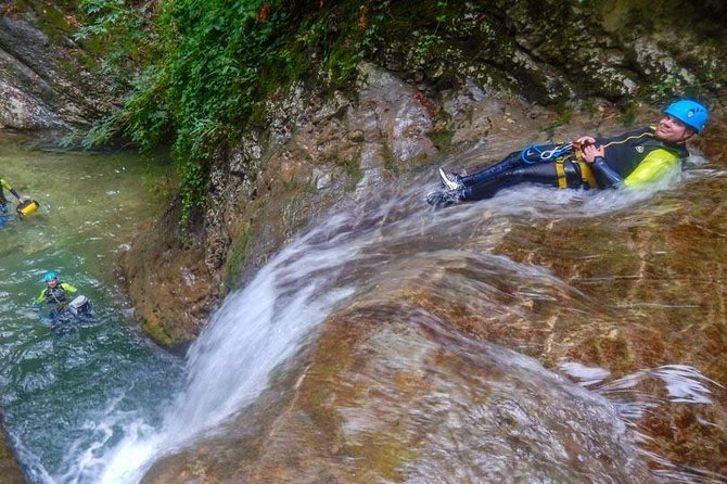 Sports canyoning in the Vercors near Grenoble - Starting at Saint Gervais and getting ready
