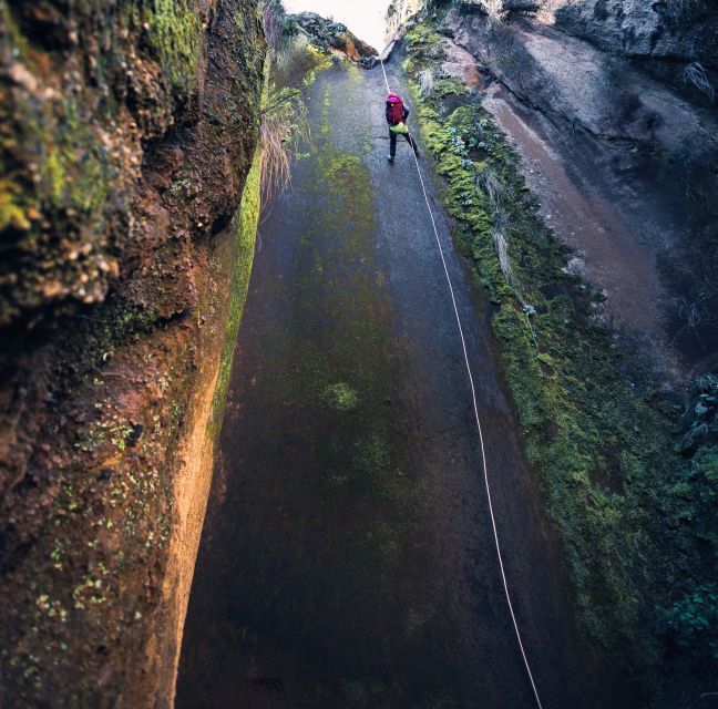 Tenerife: Los Arcos Canyoning Tour with Guide - Learning the ropes before the first rappel