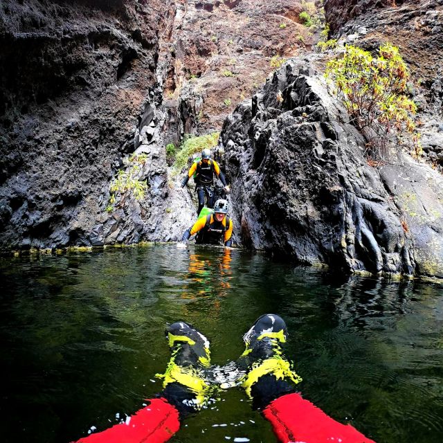 Tenerife: Los Carrizales Water Canyoning Tour - Meeting Peter and getting ready at C. Carrizal Bajo