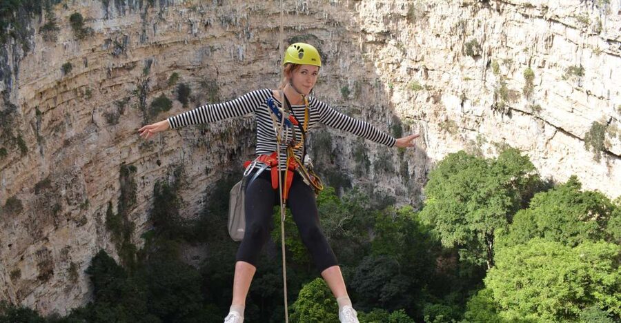 Tuxtla Gutiérrez: Sinkhole of Parrots Full-Day Rappel - The Rappel: About 60 Meters Down
