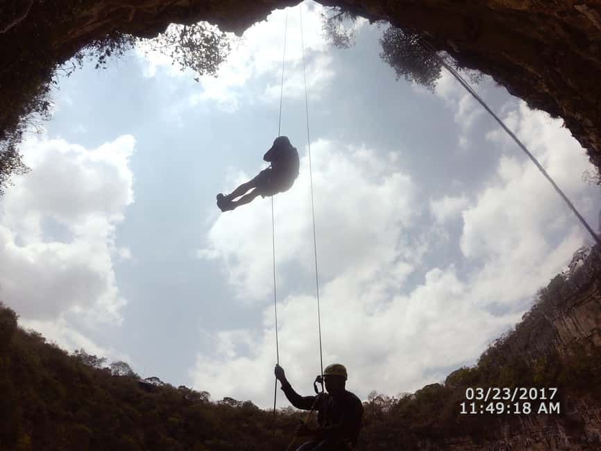 Tuxtla Gutiérrez: Sinkhole of Parrots Full-Day Rappel - Cave Paintings on the Sheer Wall