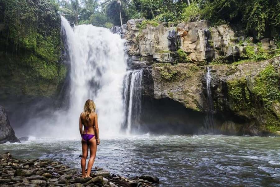 Ubud: Tegenungan Waterfall, Snorkeling, and Canyoning Tour - Tegenungan Waterfall and its long staircase