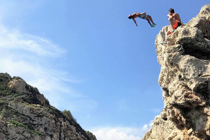 Uncharted Marine Reserve Cave, Snorkel & Cliff Jumping Kayak Tour - The meeting point: check the map before leaving