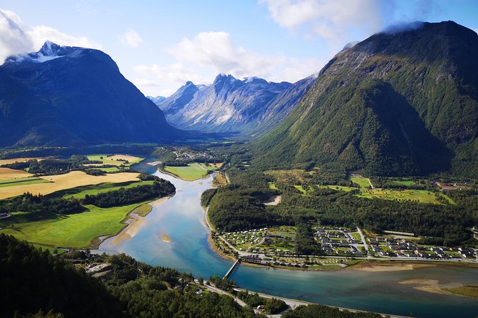 Via Ferrata Åndalsnes Intro Wall - Walking to the wall and learning the system
