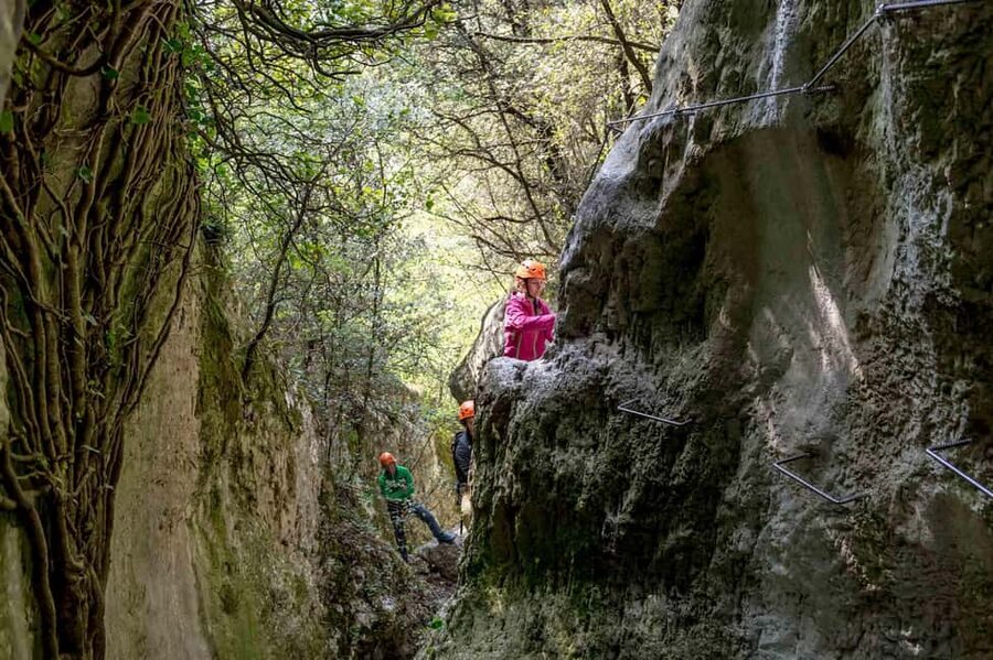Via Ferrata Rio Sallagoni - Iron brackets and steep walls